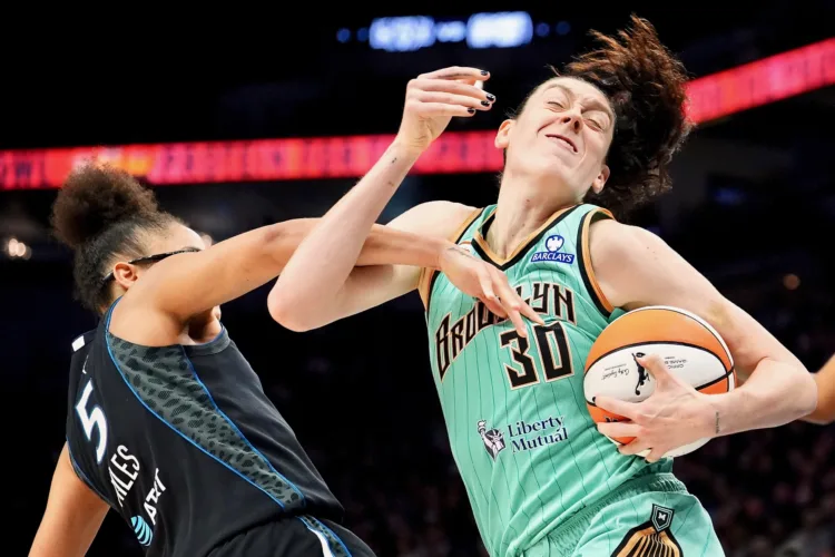 Stewart, Liberty upset top-seeded Lynx in Game 1